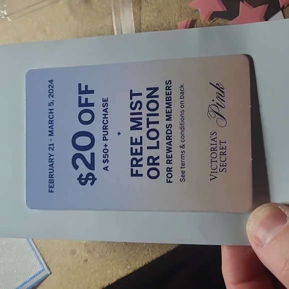 20$ off 50$ purchase at Victoria Secret FREE MIST OR LOTION INCLUDED - Picture 1 of 3